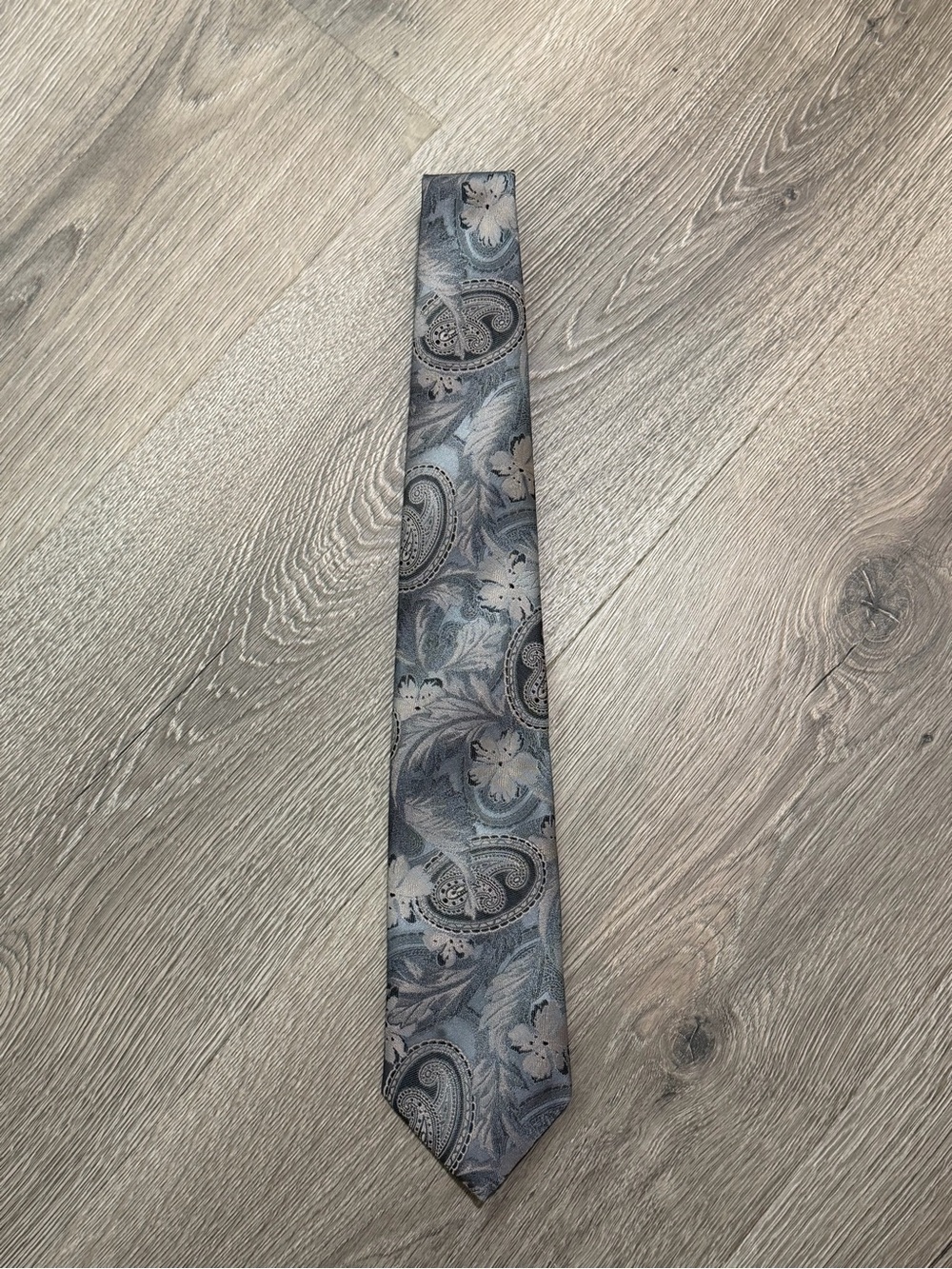 Wembley Gray Blue Paisley Floral Men’s Necktie 56” x 3.5” Made in USA